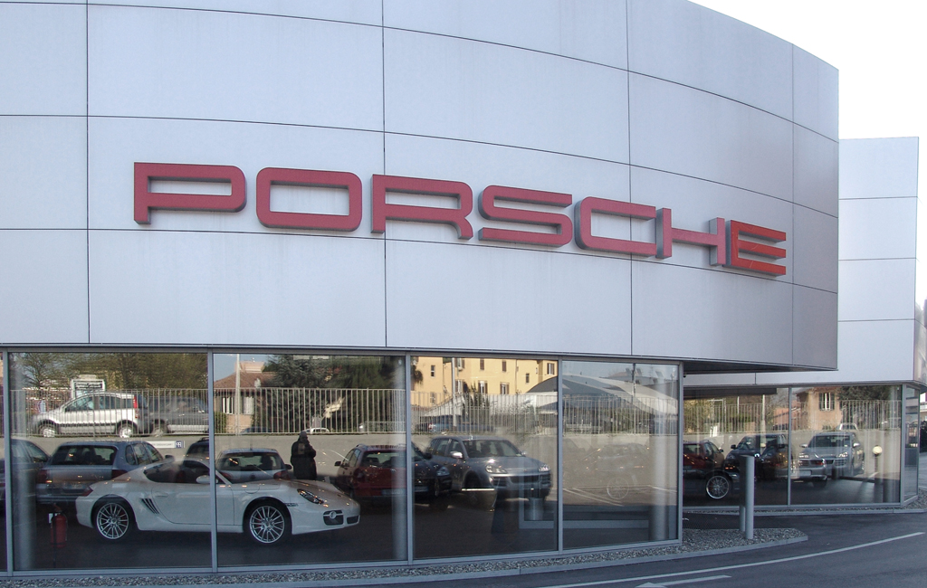 Concessionaria auto a Bologna - showroom ed officina Porsche